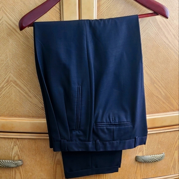 Men's suit - Picture 2 of 6